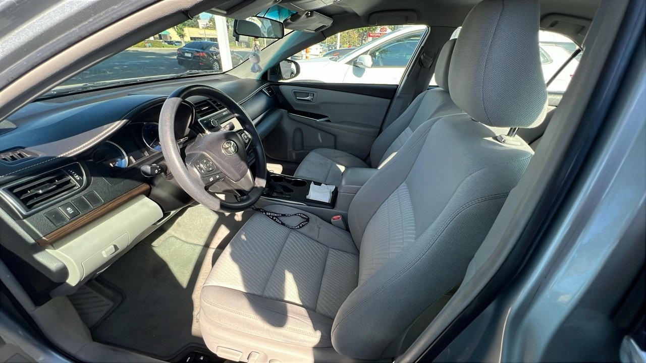2016 Toyota Camry LE photo 4