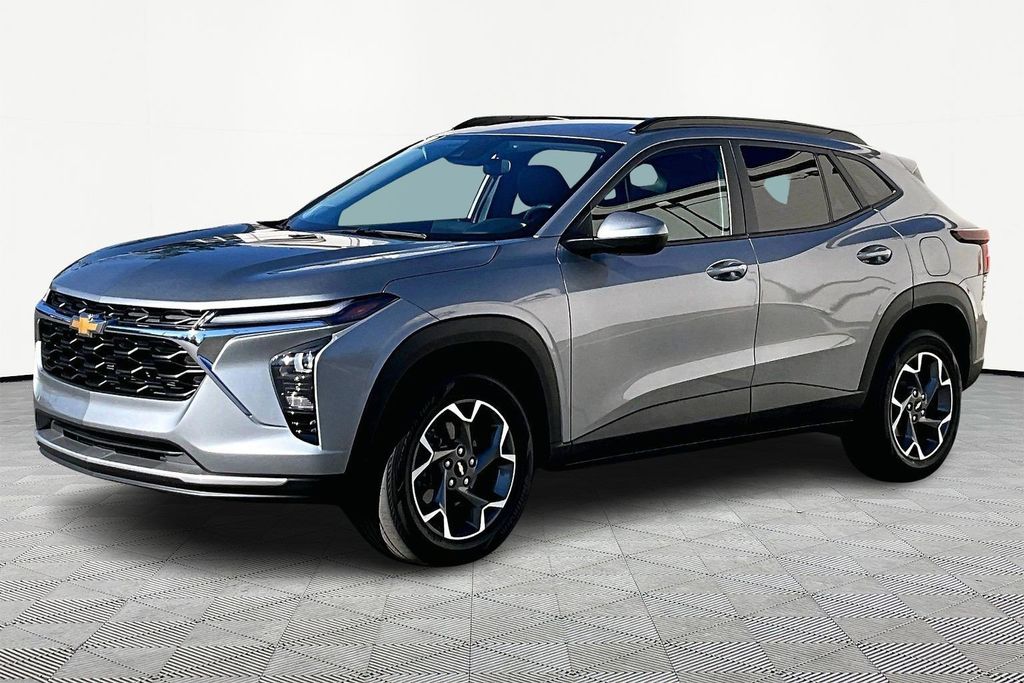 2024 Chevrolet Trax LT photo 4