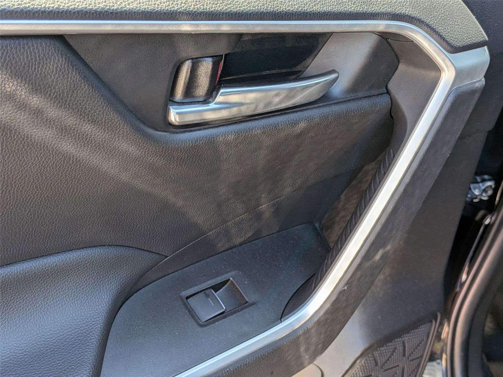 2023 Toyota RAV4 XLE photo 22