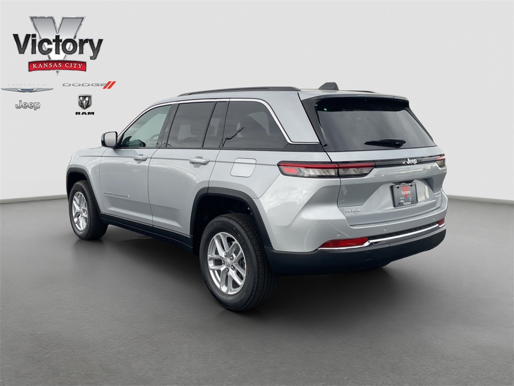2025 Jeep Grand Cherokee Laredo photo 2