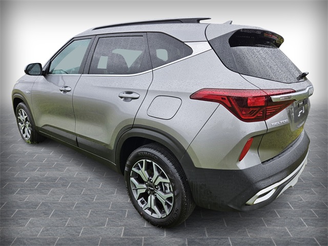 2022 Kia Seltos EX photo 3