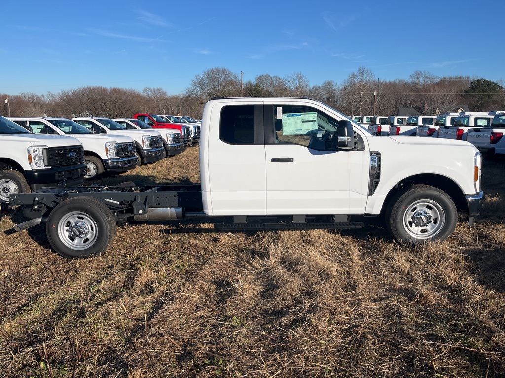 2024 Ford F-350 XL photo 4