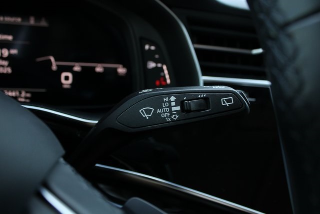 2023 Audi Q7 55 Premium Plus photo 13