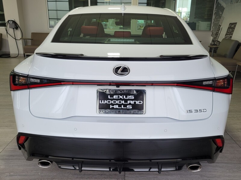 2023 Lexus IS 350 F SPORT photo 4