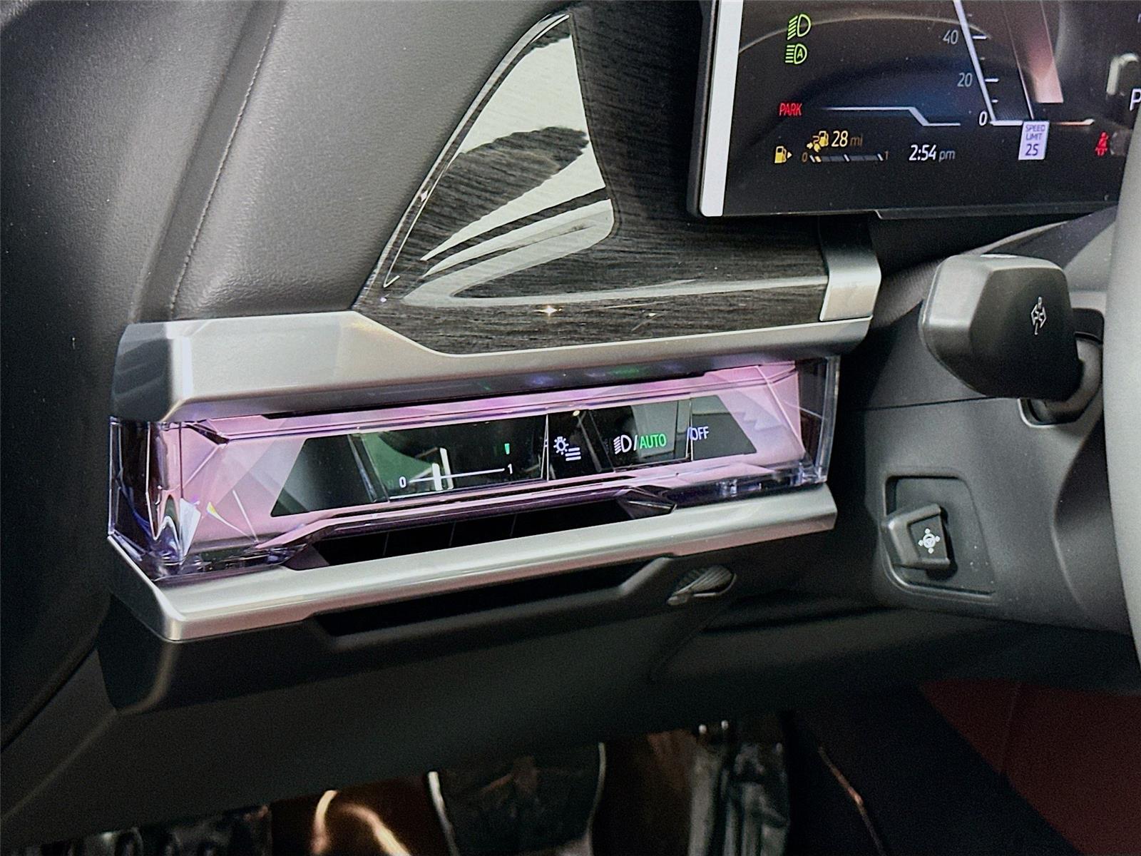 2026 Bmw 750e photo 10