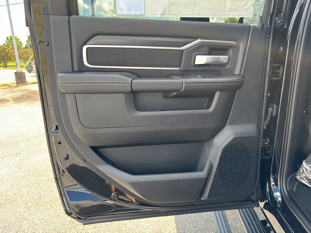 2025 Ram 2500 Big Horn photo 20