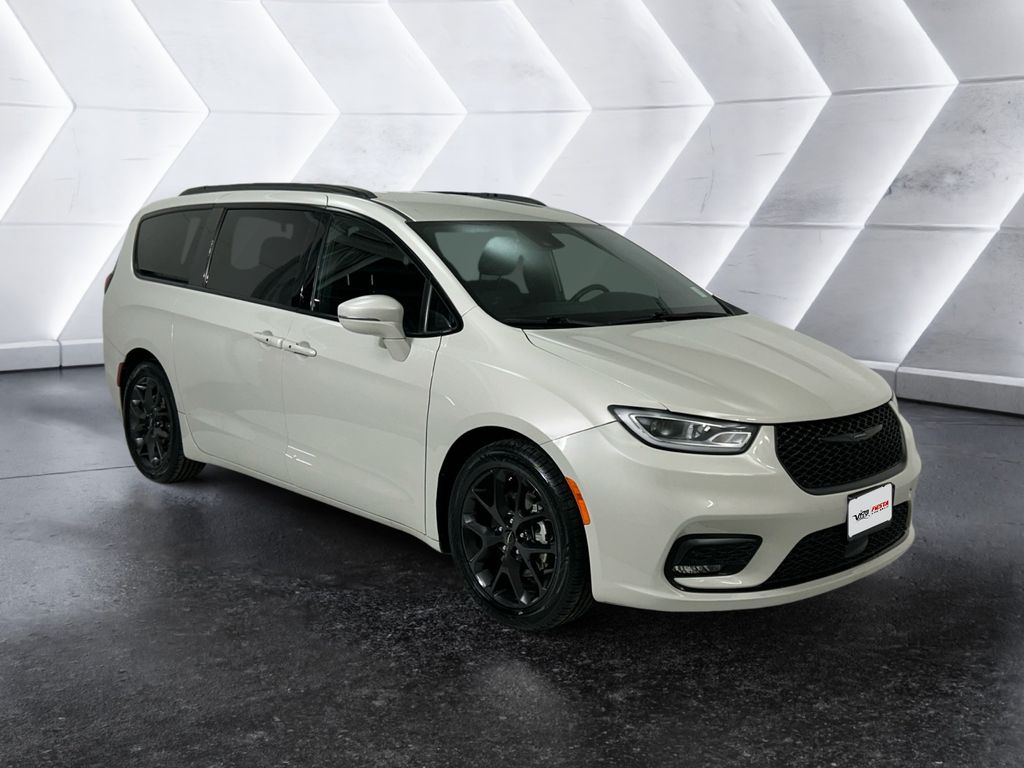 2021 Chrysler Pacifica Touring L's photo