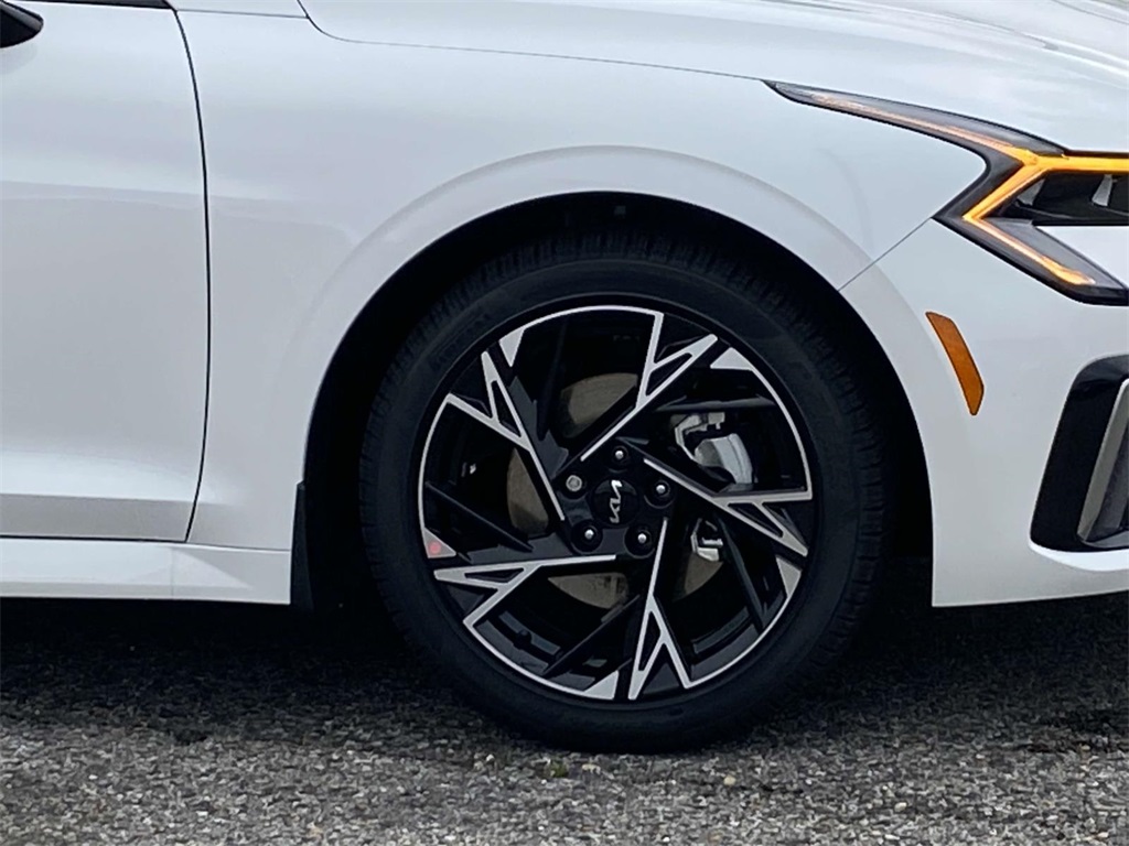 2025 Kia K5 GT-Line photo 3