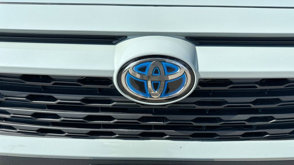 2021 Toyota RAV4 Hybrid XLE photo 30