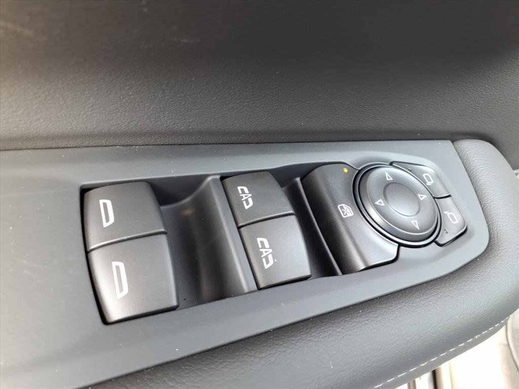 2025 Chevrolet Suburban LS photo 16