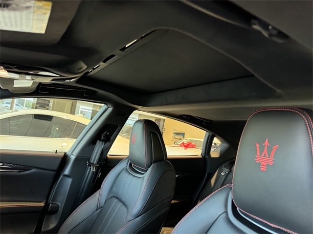 2024 Maserati Quattroporte Modena Q4 photo 16