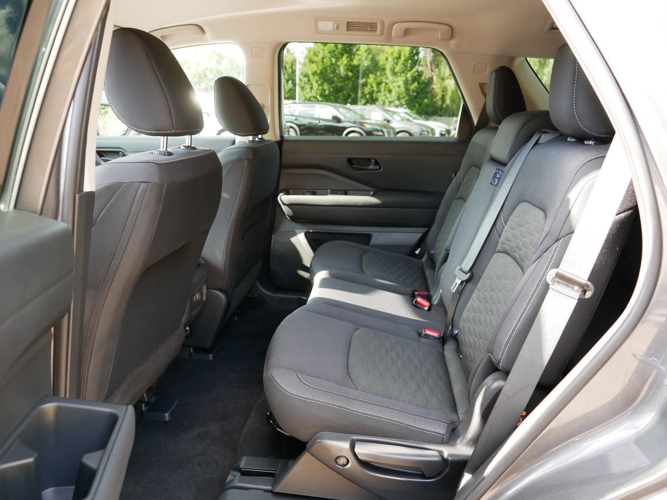 2024 Nissan Pathfinder S photo 30