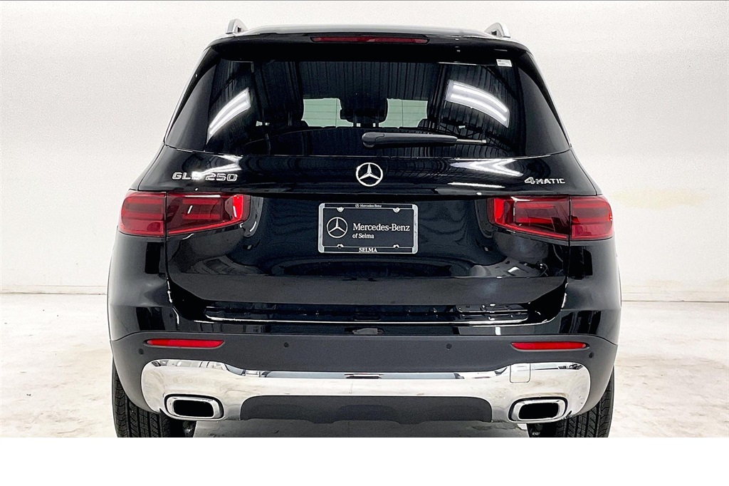 2025 Mercedes Benz GLB 250 4MATIC photo 4