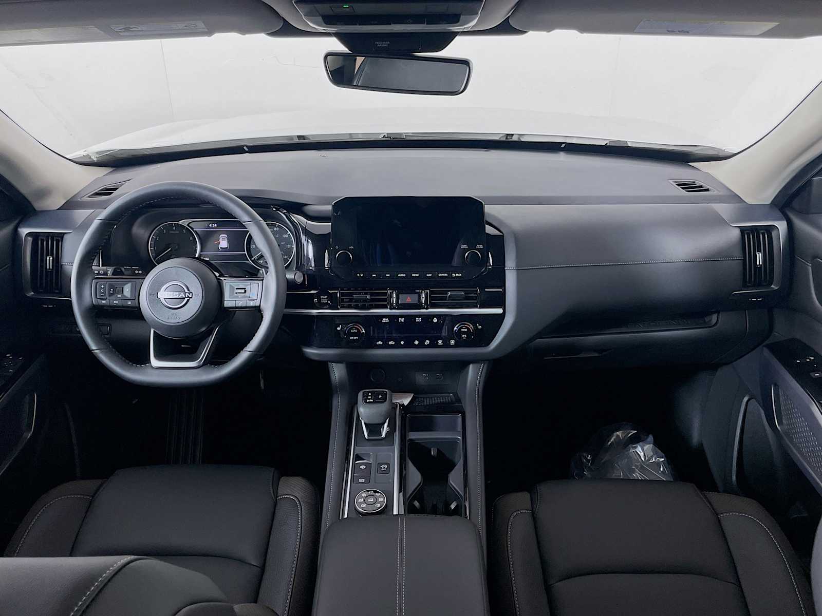 2025 Nissan Pathfinder SL photo 3