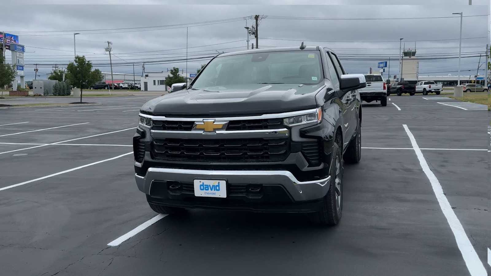 2026 Chevrolet Silverado 1500 LT photo 2