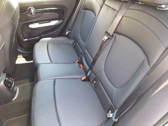 2022 Mini Clubman Base S ALL4 photo 12