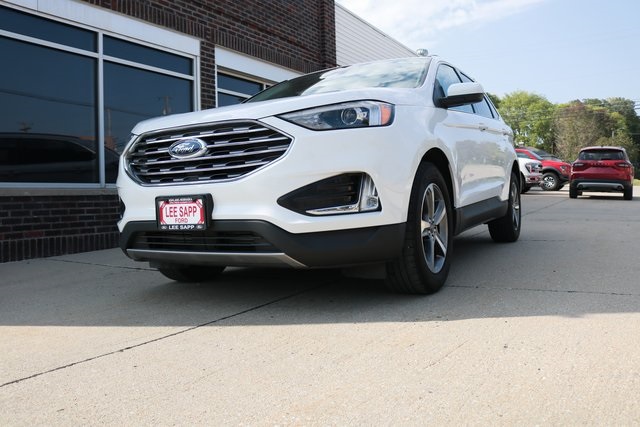 2022 Ford Edge SEL photo 4
