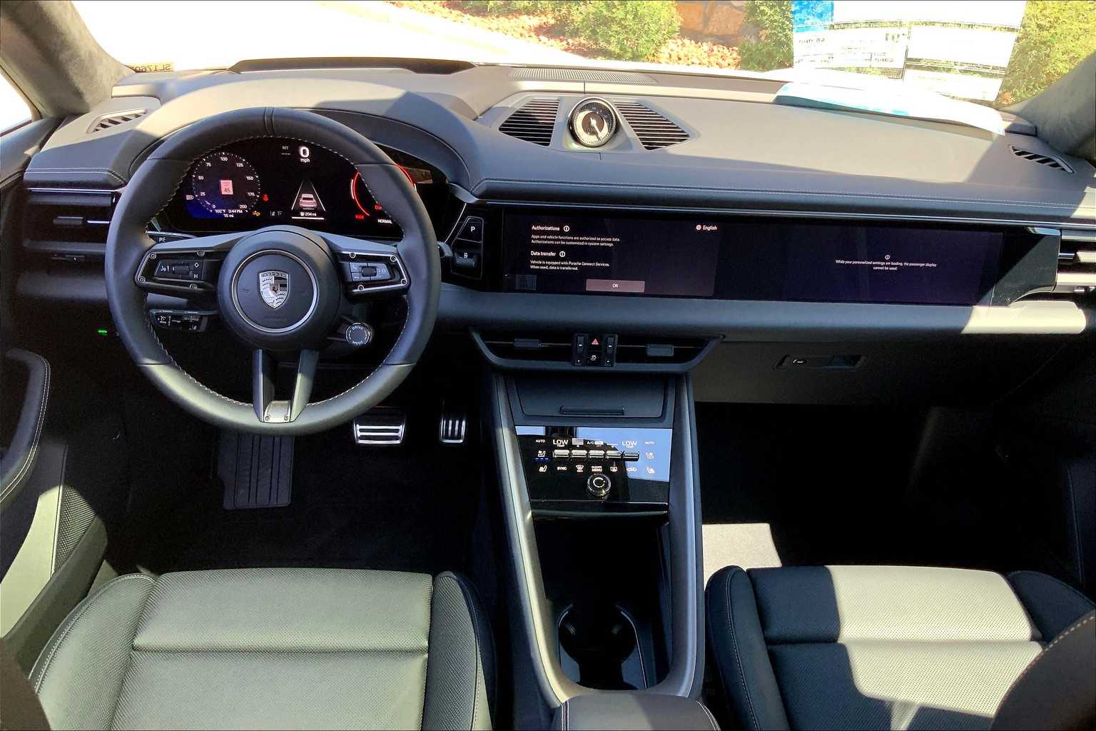 2025 Porsche Macan Electric Turbo photo 11