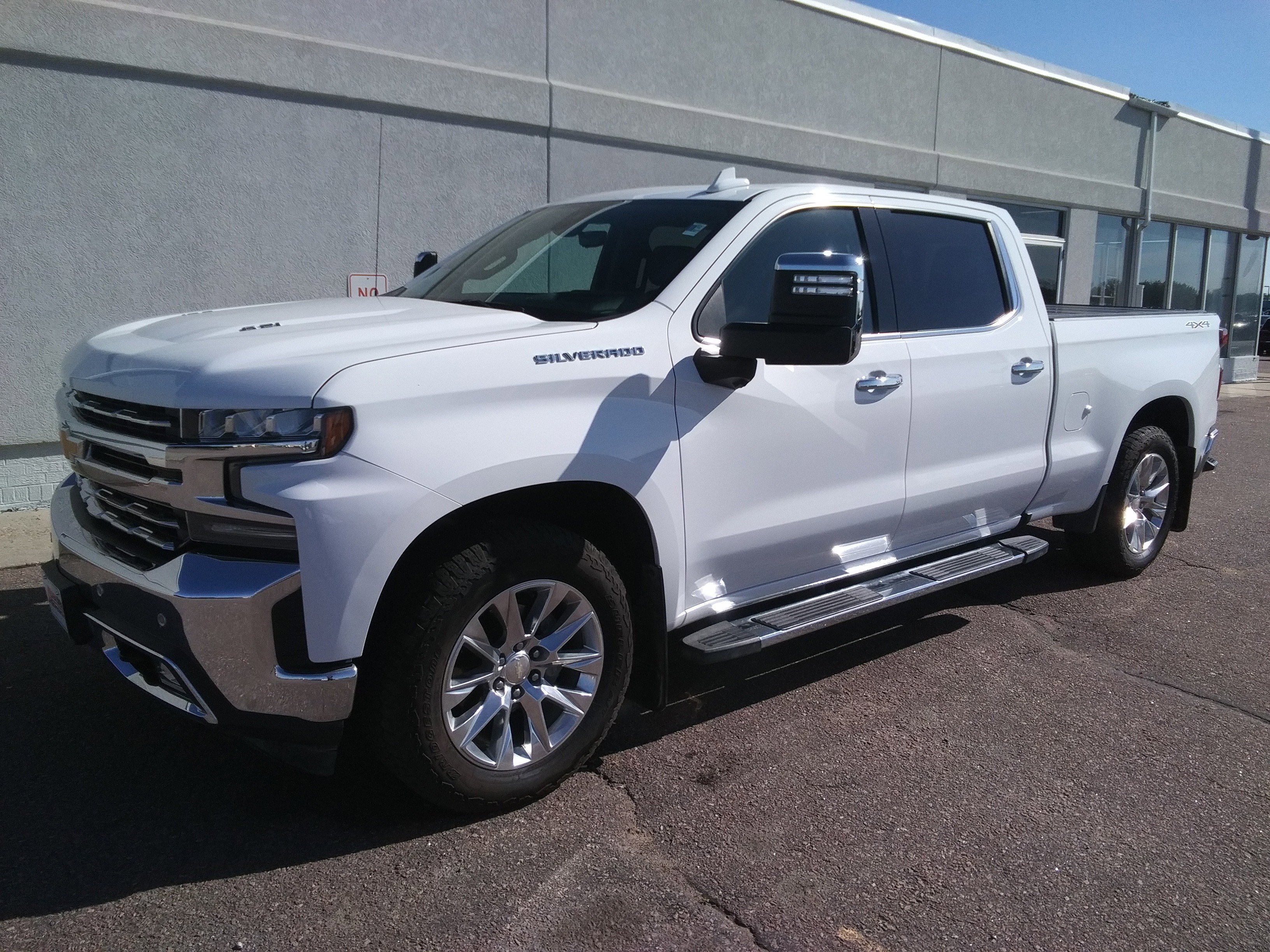 Used 2020 Chevrolet Silverado 1500 LTZ with VIN 1GCUYGEL8LZ267618 for sale in Aberdeen, SD