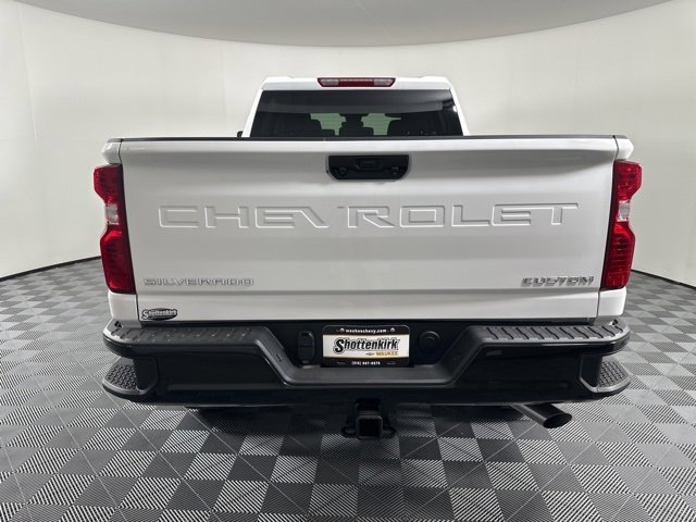 2025 Chevrolet Silverado 2500HD Custom photo 3