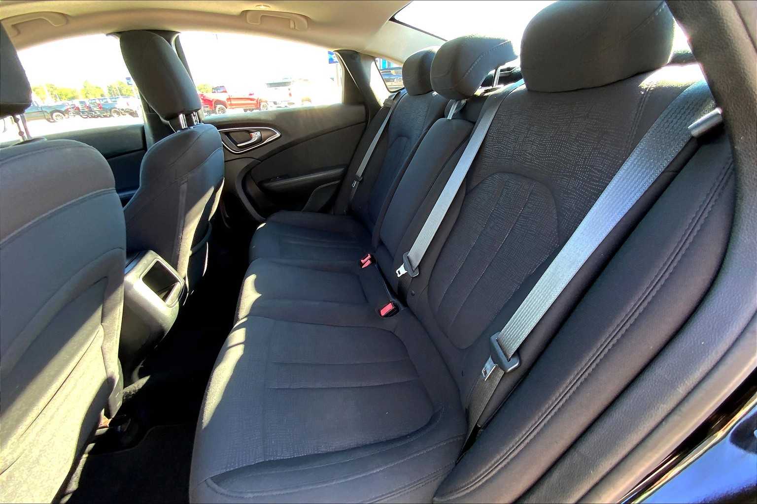 2016 Chrysler 200 Limited photo 20
