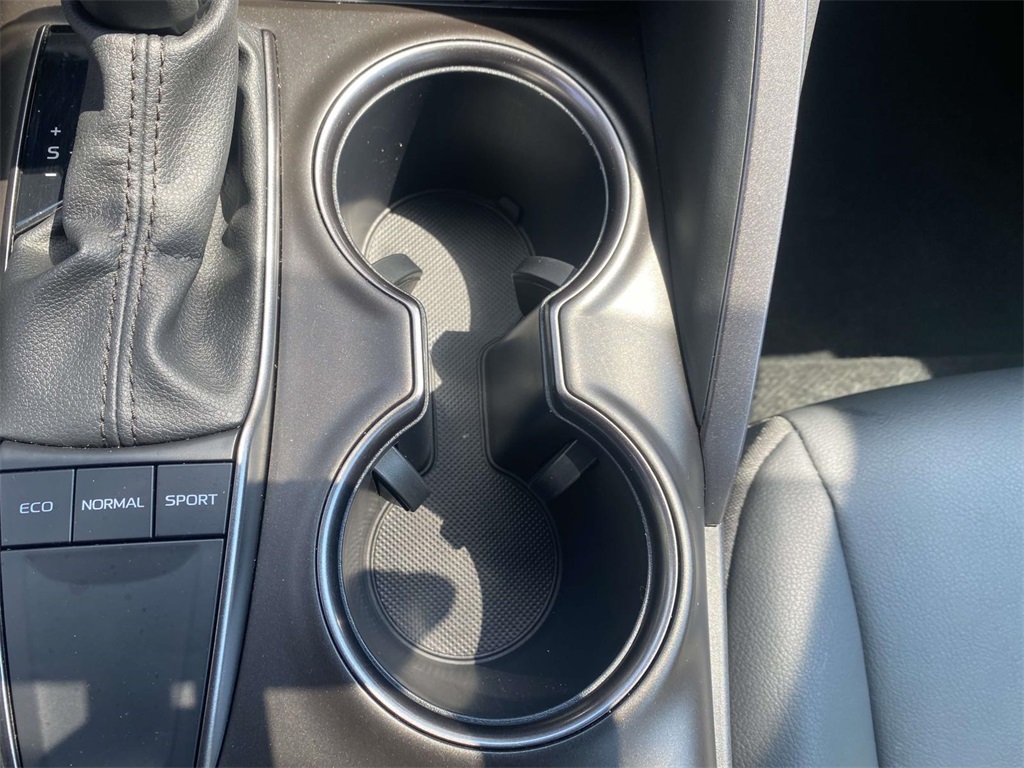2024 Toyota Camry SE photo 20