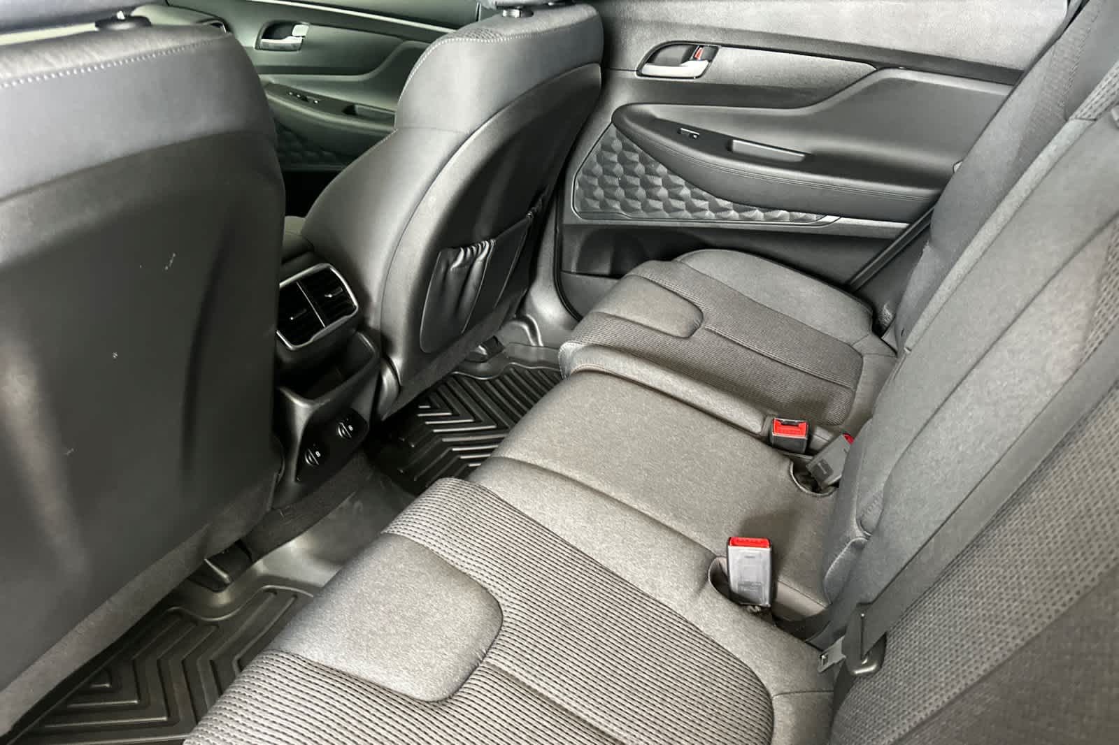 2020 Hyundai Santa Fe SEL photo 4