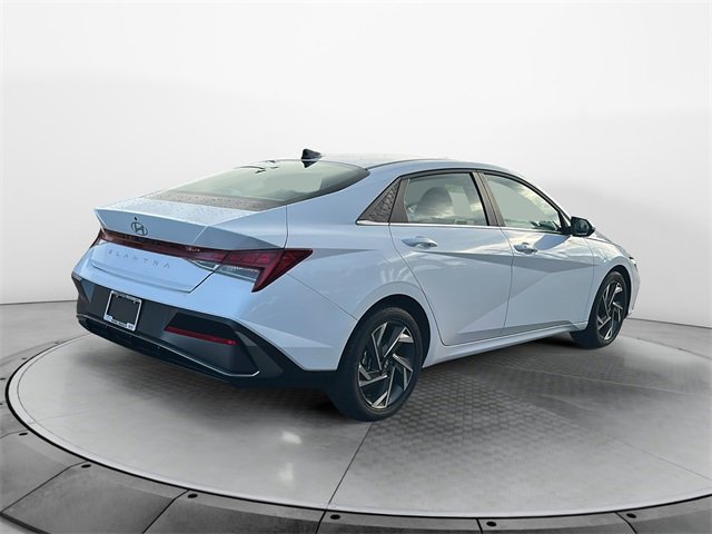 2025 Hyundai Elantra SEL Convenience photo 7