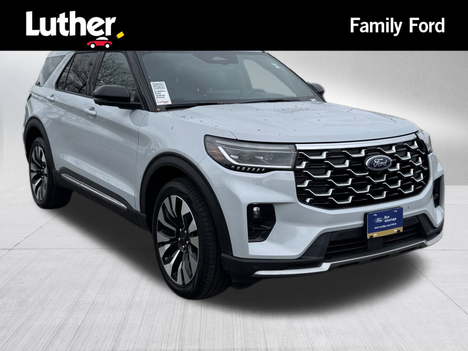 2025 Ford Explorer Platinum's photo
