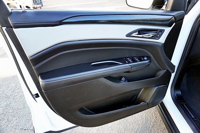 Used 2015 White Cadillac Premium image 23