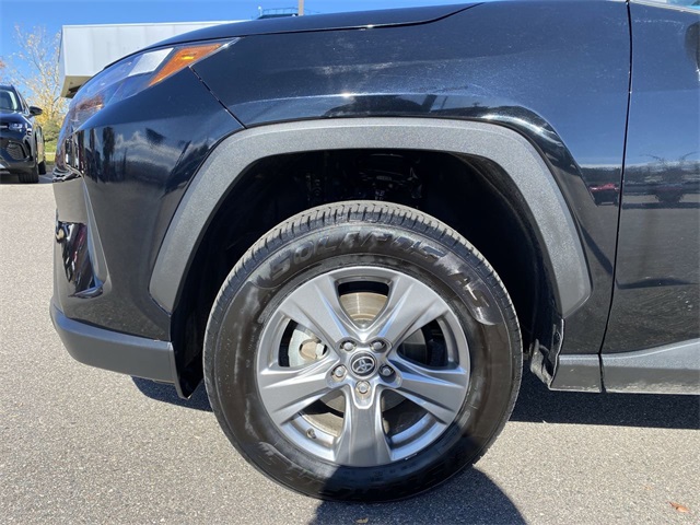 2023 Toyota RAV4 XLE photo 2
