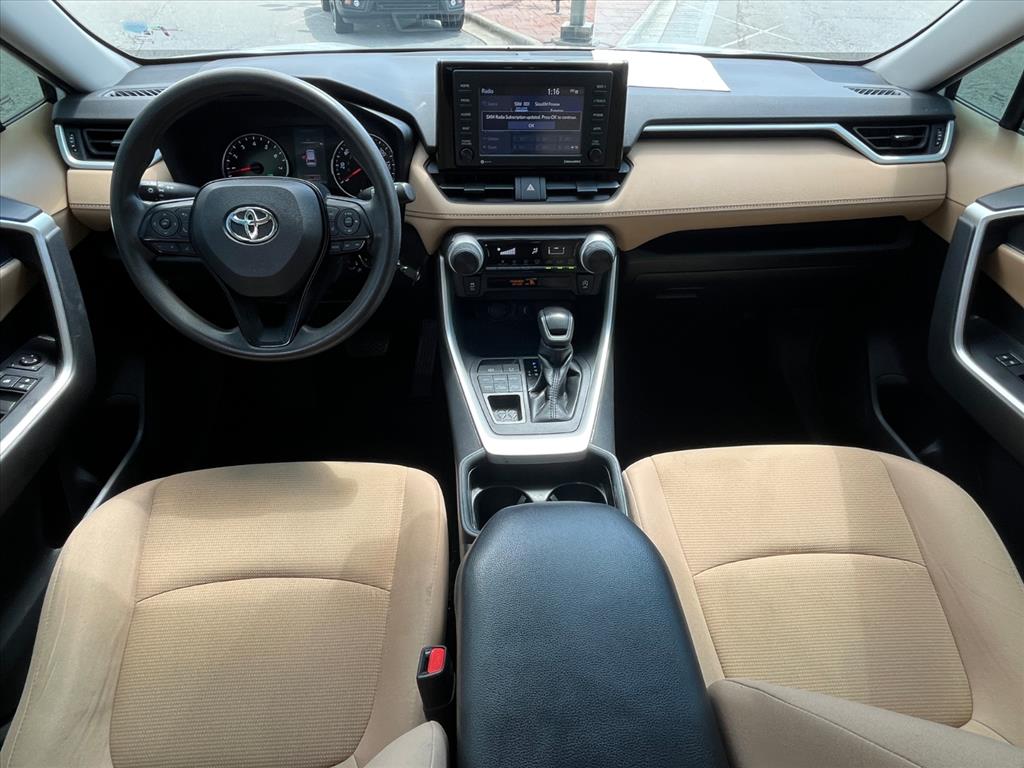2021 Toyota RAV4 LE photo 6