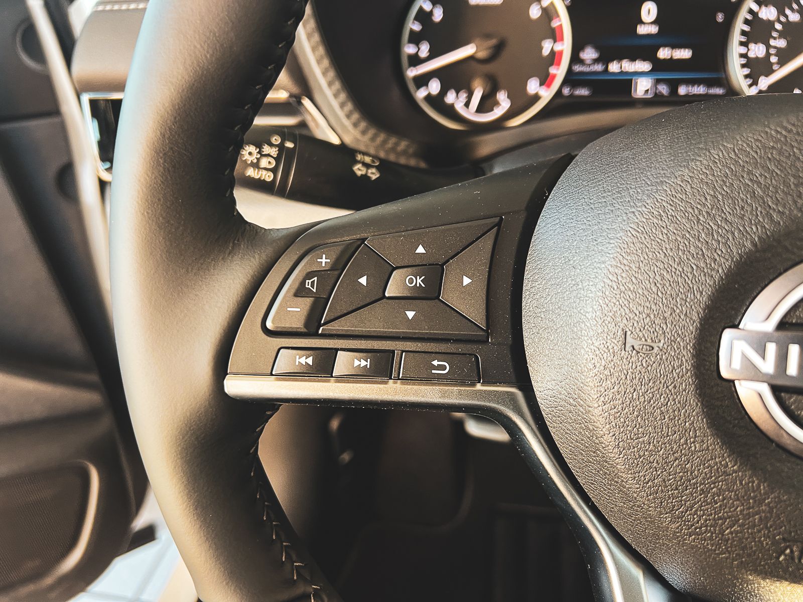2025 Nissan Sentra SV photo 9