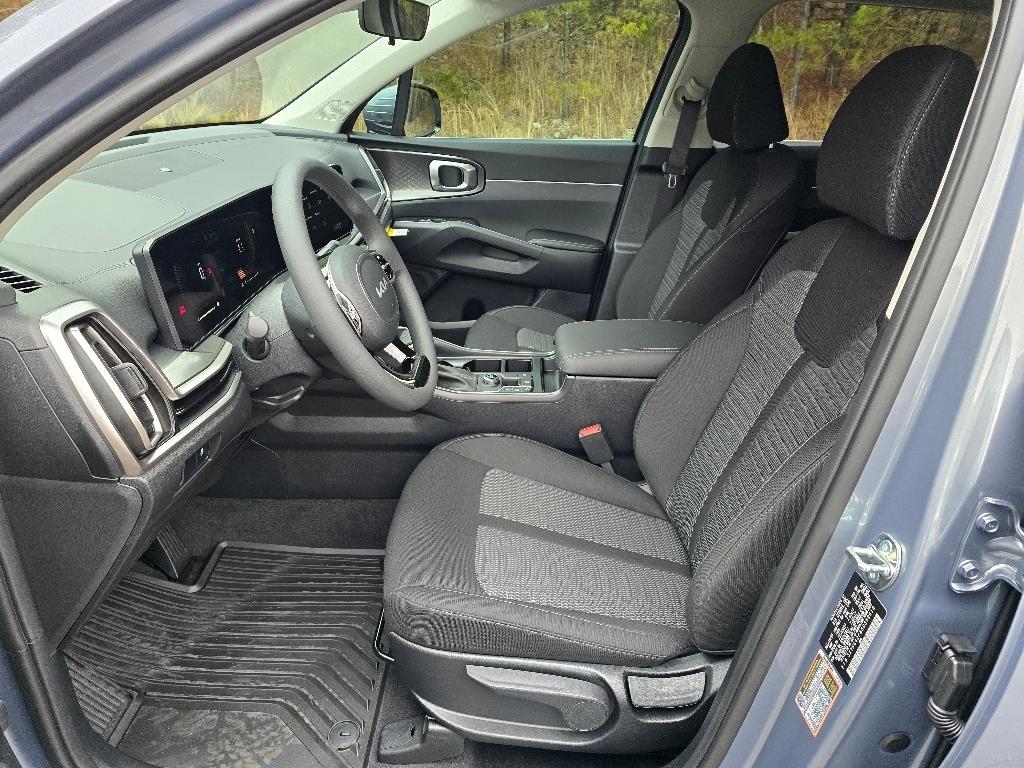 2025 Kia Sorento LX photo 5