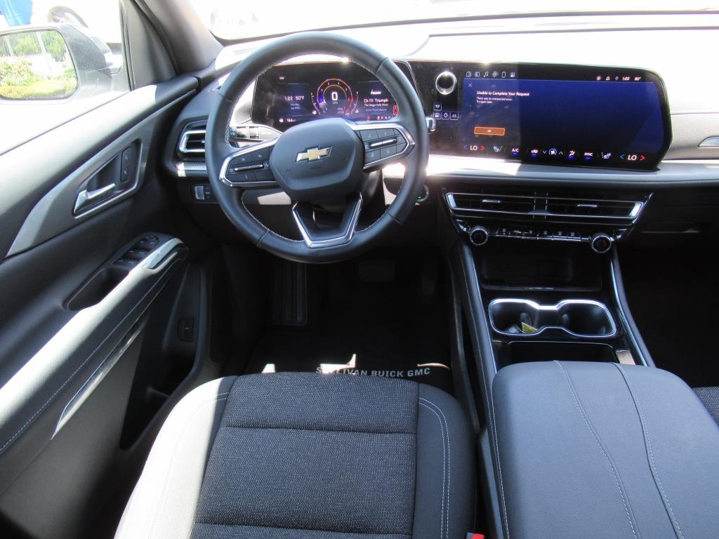 2025 Chevrolet Traverse photo 11