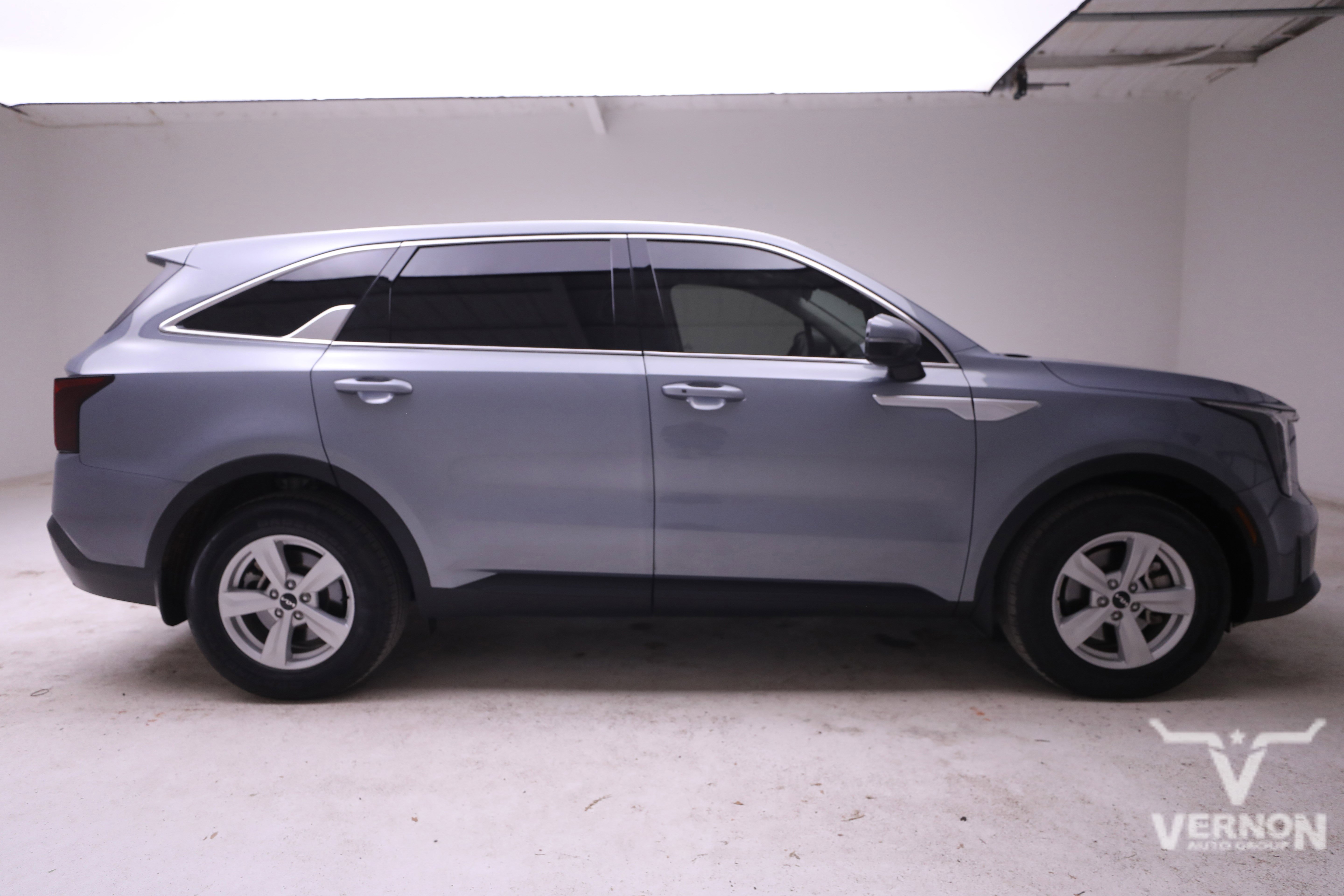 2025 Kia Sorento LX photo 2