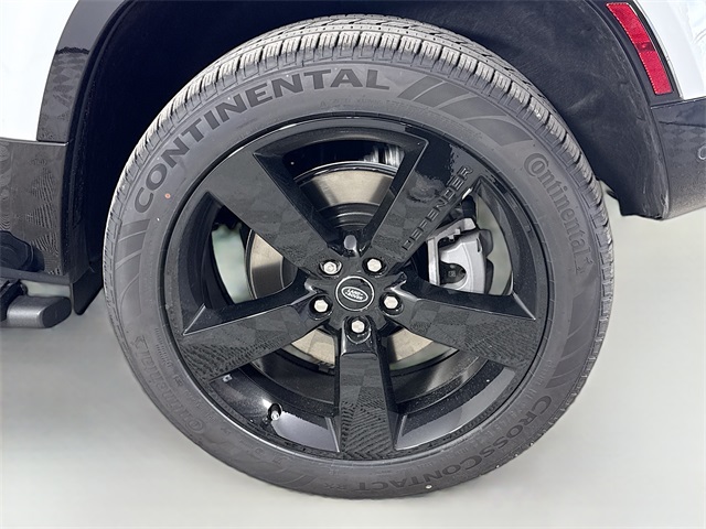 2025 Land Rover Defender 110 X-Dynamic SE photo 27