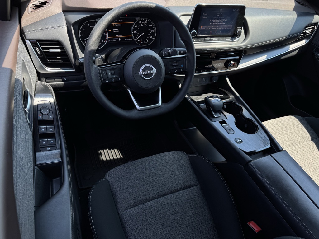 2022 Nissan Rogue SV photo 16