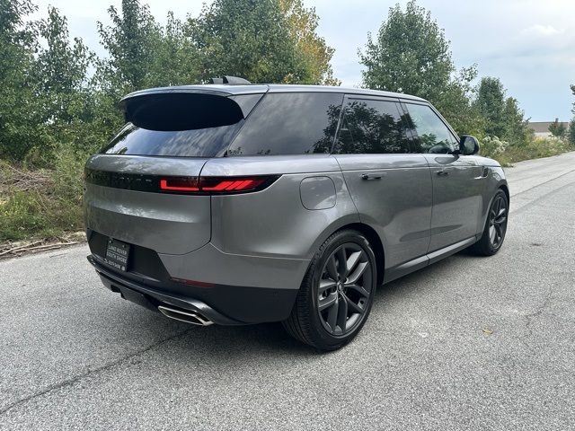 2025 Land Rover Range Rover Sport SE photo 5