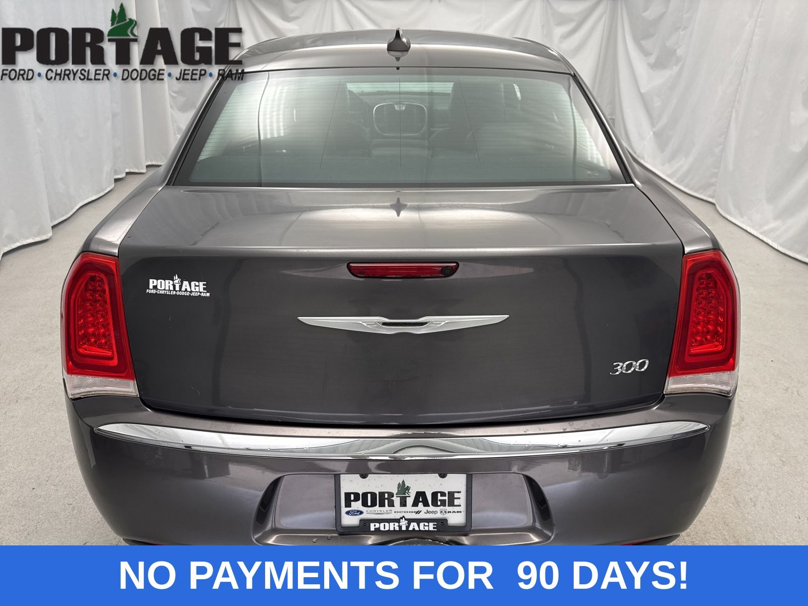2015 Chrysler 300 Limited photo 3