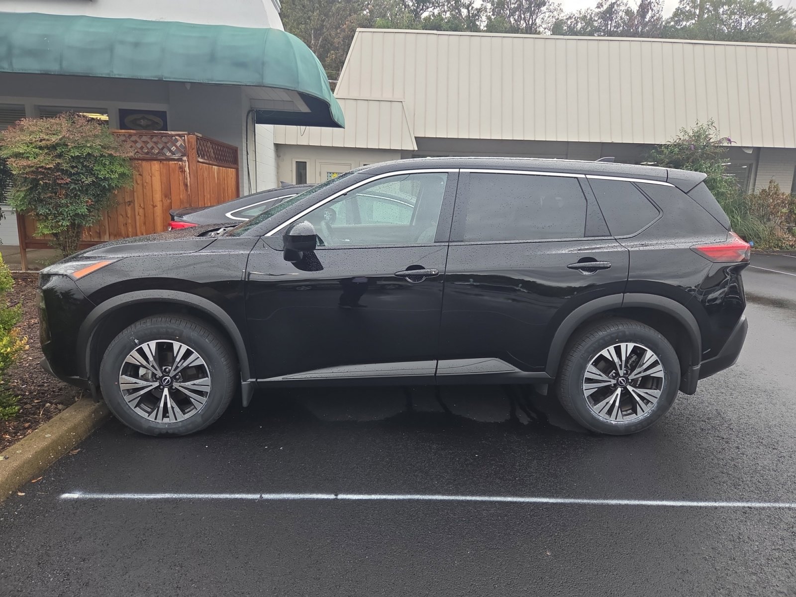 2023 Nissan Rogue SV photo 2