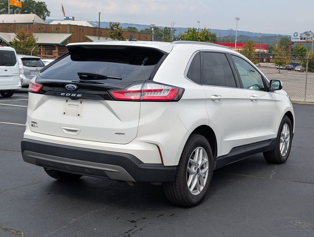 2021 Ford Edge SEL photo 2