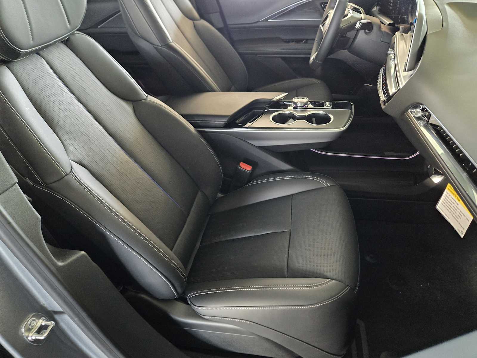 2025 Cadillac Lyriq Luxury photo 9