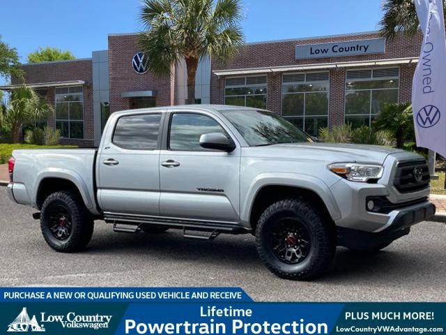 2022 Toyota Tacoma SR5's photo