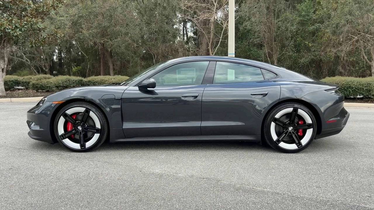 2025 Porsche Taycan 4S photo 5