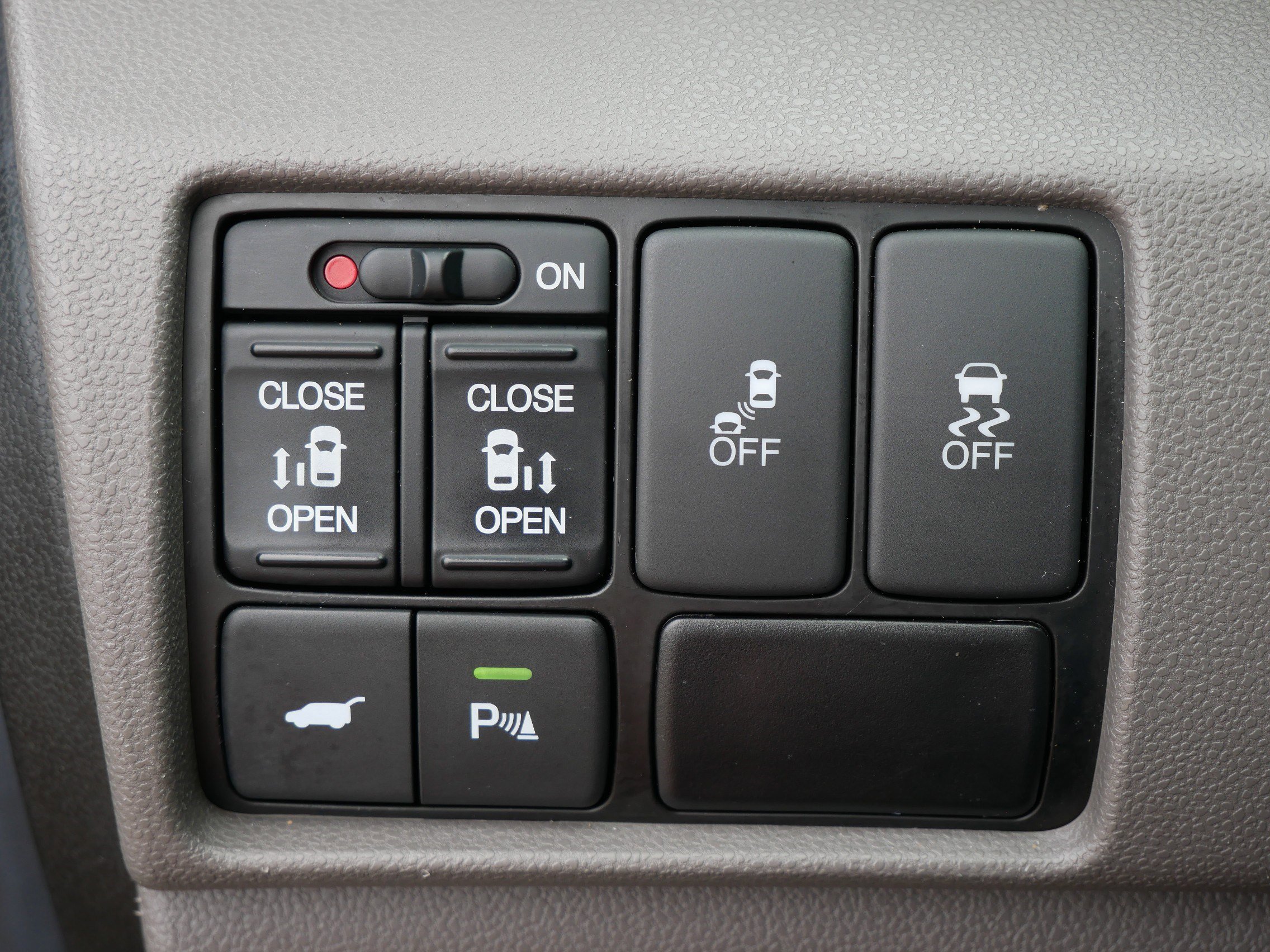 2013 Honda Odyssey Touring photo 26