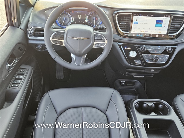 2026 Chrysler Pacifica photo 7