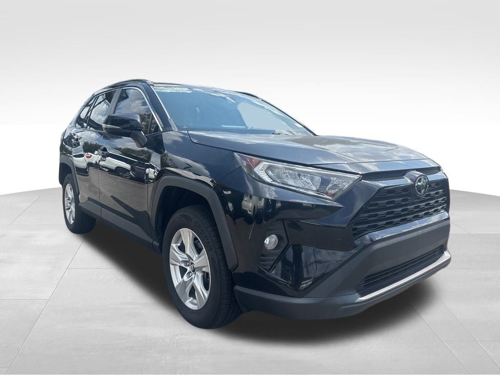 2021 Toyota RAV4 XLE photo 3