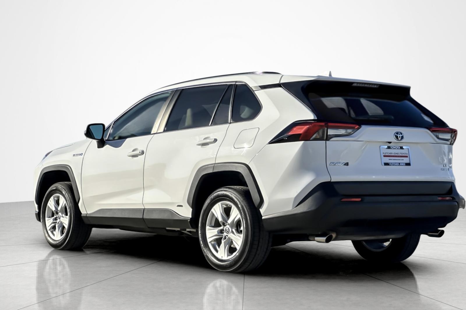 2021 Toyota RAV4 Hybrid LE photo 3