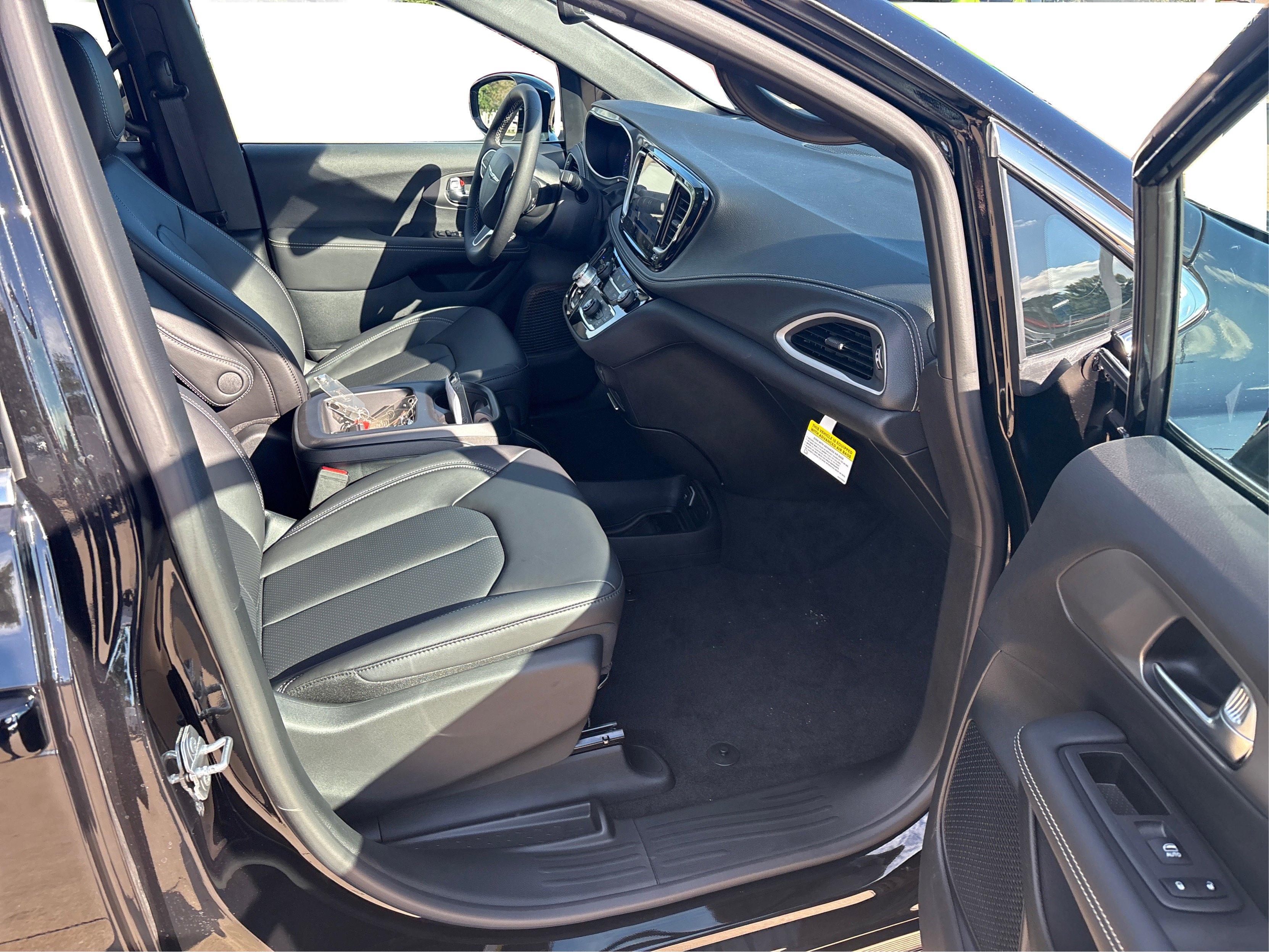 2026 Chrysler Pacifica photo 17